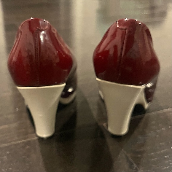 Marc Jacobs Patent Leather Peep-Toe Platform Wedge Heels / Shoes - Picture 7 of 16